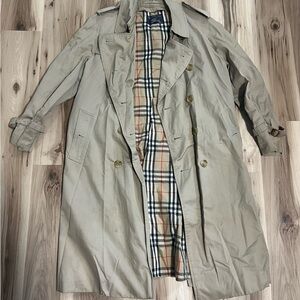 Burberry Beige / Tan Trench Coat with Check Lining Men’s 42 Regular (XL) w/ Belt